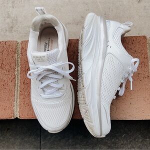 Sketchers White D’Luxe Cushioned Walking Shoes